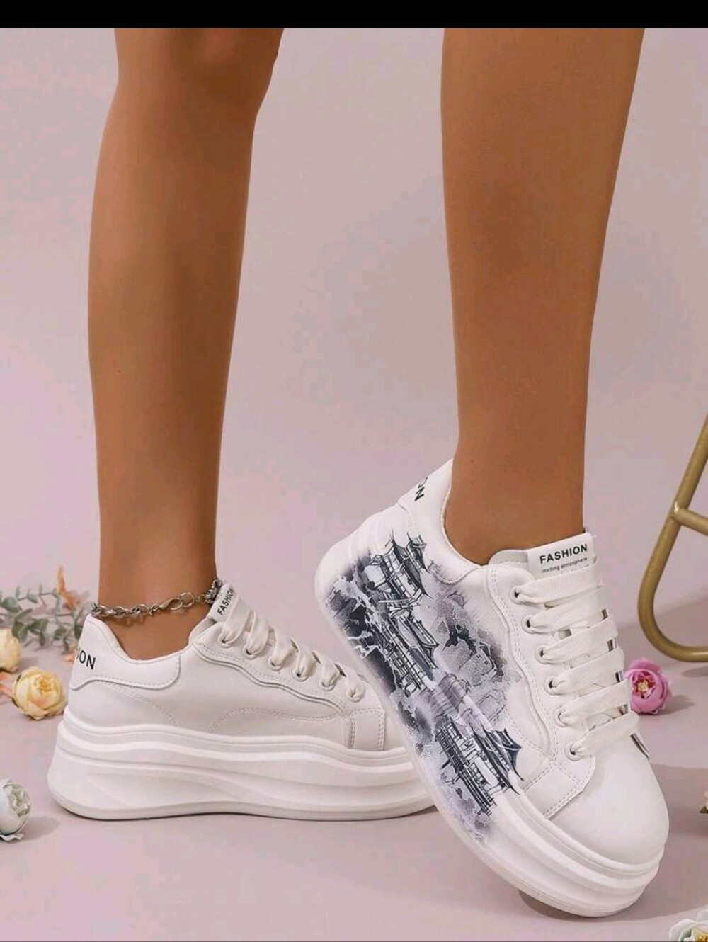 *" WHITE PLATFORM SNEAKERS WITH GRAY GRAPHIC DETAIL**"💲💲💲💲💲💲💲